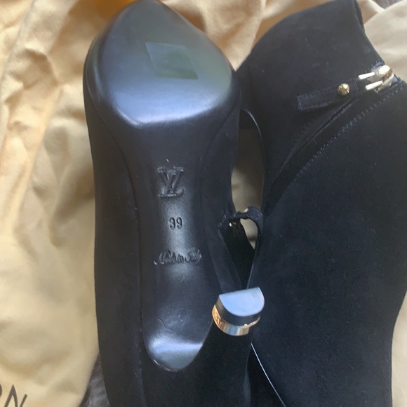 Louis Vuitton - Picture 9 of 10